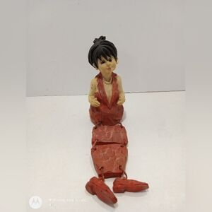 WMG 2003 Resin Woman Shelf Sitter Lady In Red